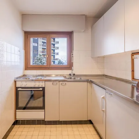 Cerisiers Hrez Apartment *